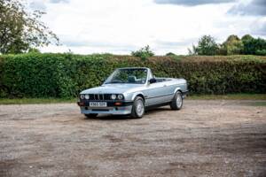 Immagine 11/28 di BMW 318i (1993)