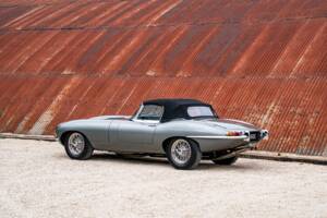Image 8/34 de Jaguar E-Type (1968)