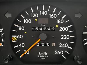 Image 6/32 de Mercedes-Benz 400 E (1991)