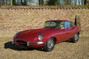 Image 26/50 de Jaguar E-Type (1968)