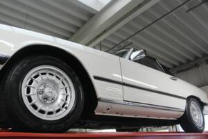 Image 12/50 de Mercedes-Benz 280 SL (1977)