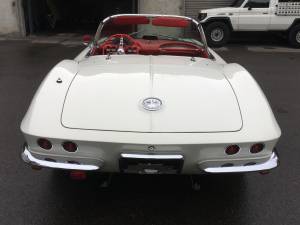 Image 6/25 of Chevrolet Corvette (1962)