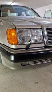 Immagine 9/20 di Mercedes-Benz 500 E (1991)