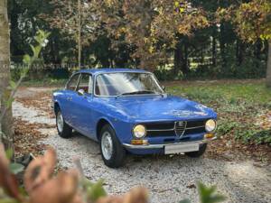 Bild 1/100 von Alfa Romeo Giulia GT 1300 Junior (1973)