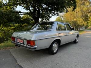 Imagen 15/28 de Mercedes-Benz 200 (1975)
