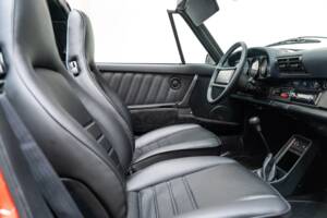 Image 14/31 of Porsche 911 Carrera 3.2 (1988)