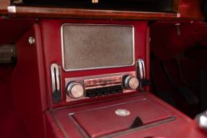 Image 43/50 of Jaguar Mk II 2.4 (1967)