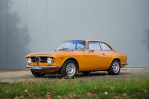Image 4/38 of Alfa Romeo Giulia GT 1300 Junior (1968)