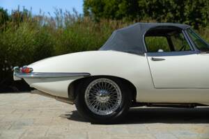 Bild 32/50 von Jaguar E-Type (1968)