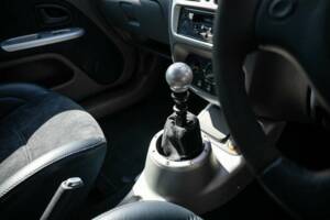 Image 32/34 of Renault Clio II V6 (2002)