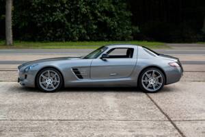 Image 10/32 of Mercedes-Benz SLS AMG (2011)