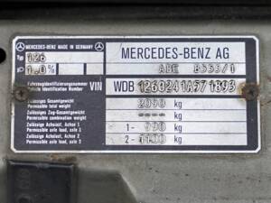 Afbeelding 21/23 van Mercedes-Benz 300 SE (1990)