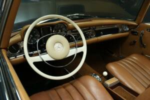 Image 13/30 of Mercedes-Benz 280 SL (1968)