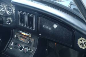 Image 41/50 of MG MGB (1976)
