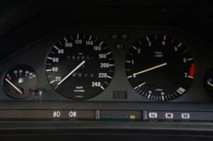 Afbeelding 22/25 van BMW 320i (1988)