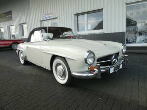 Image 1/27 of Mercedes-Benz 190 SL (1961)