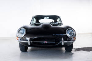 Image 2/34 de Jaguar Type E 4.2 (1967)