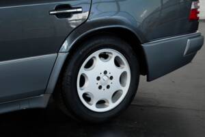 Bild 11/50 von Mercedes-Benz E 500 (1993)
