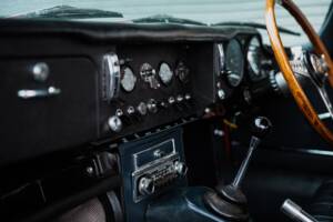 Image 32/46 of Jaguar E-Type (2+2) (1966)