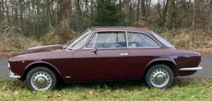 Image 4/15 of Alfa Romeo Giulia GT 1300 Junior (1971)