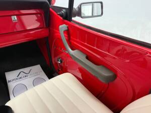Image 18/20 of Jeep DJ-5F (1977)