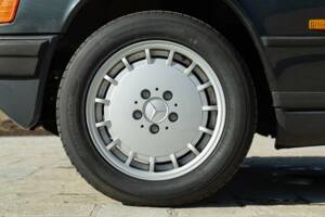 Imagen 17/50 de Mercedes-Benz 190 E (1988)