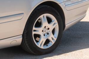 Image 38/50 of Mercedes-Benz CL 500 (2002)