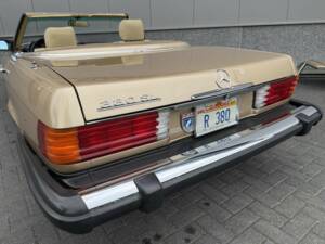 Obraz 13/50 pojazdu Mercedes-Benz 380 SL (1983)