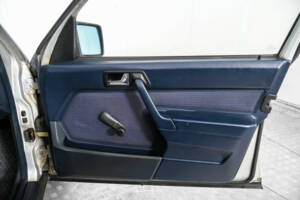 Image 31/50 of Mercedes-Benz 190 E (1986)