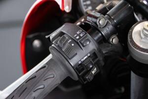 Immagine 42/50 di Honda CBR 900RR Fireblade (1996)