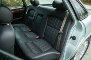 Image 42/50 de Jaguar XJ 8 Sovereign (1997)