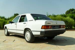 Image 14/45 of Mercedes-Benz 190 E (1987)