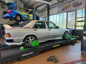 Immagine 29/49 di Mercedes-Benz 190 E (1990)