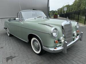 Image 7/50 of Mercedes-Benz 220 S Cabriolet (1958)