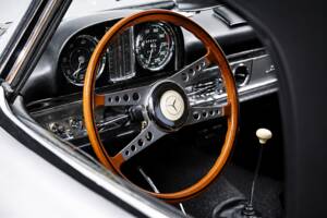 Immagine 17/23 di Mercedes-Benz 300 SL Roadster (1962)
