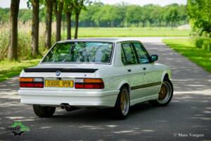 Image 43/51 of BMW M 535i (1985)