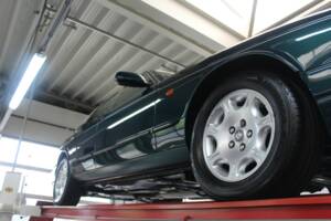 Image 8/50 of Jaguar XJ 8 4.0 Executive (2001)