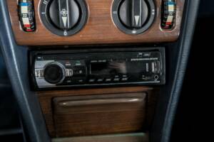 Image 30/50 of Mercedes-Benz 200 (1986)