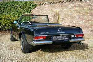 Image 11/50 of Mercedes-Benz 230 SL (1966)