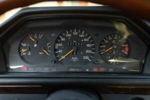 Afbeelding 43/50 van Mercedes-Benz 200 CE (1992)