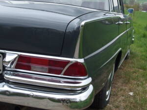 Image 23/31 of Mercedes-Benz 220 SE b (1963)