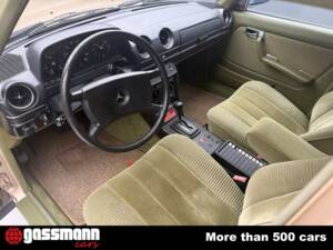 Image 10/15 of Mercedes-Benz 200 (1982)