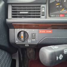 Immagine 32/162 di Mercedes-Benz 230 CE (1989)