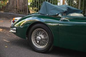 Image 28/50 of Jaguar XK 150 DHC (1954)