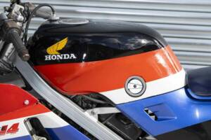 Bild 24/47 von Honda VFR 400 R (1988)
