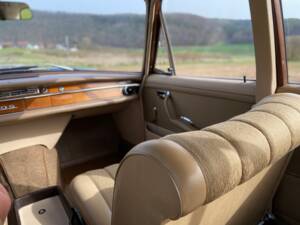Image 40/52 of Mercedes-Benz 250 S (1967)