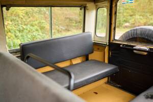 Image 32/42 of Land Rover 110 (1984)