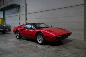 Bild 1/85 von Ferrari 308 GTSi Quattrovalvole (1985)