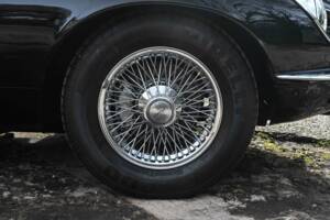 Image 15/50 de Jaguar Type E V12 (1974)