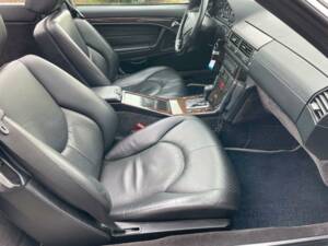 Image 15/20 of Mercedes-Benz SL 500 &quot;Final Edition&quot; (2001)